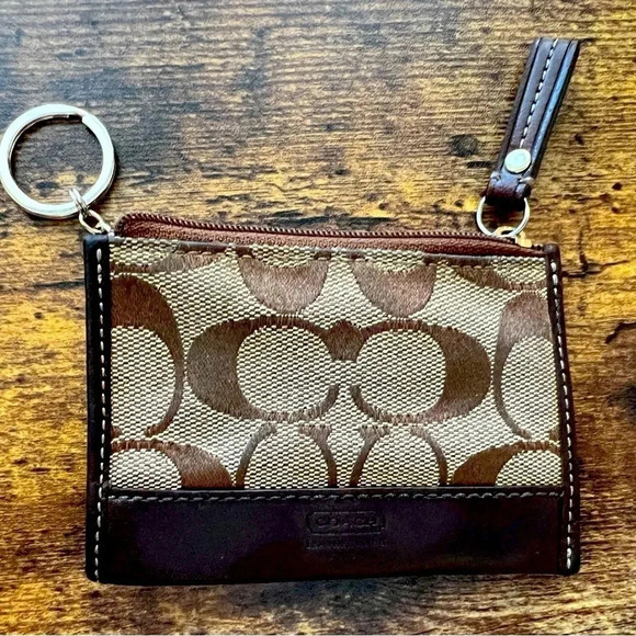 Coach | Classic logo Key Card Coin Holder, keychain. - Picture 1 of 10